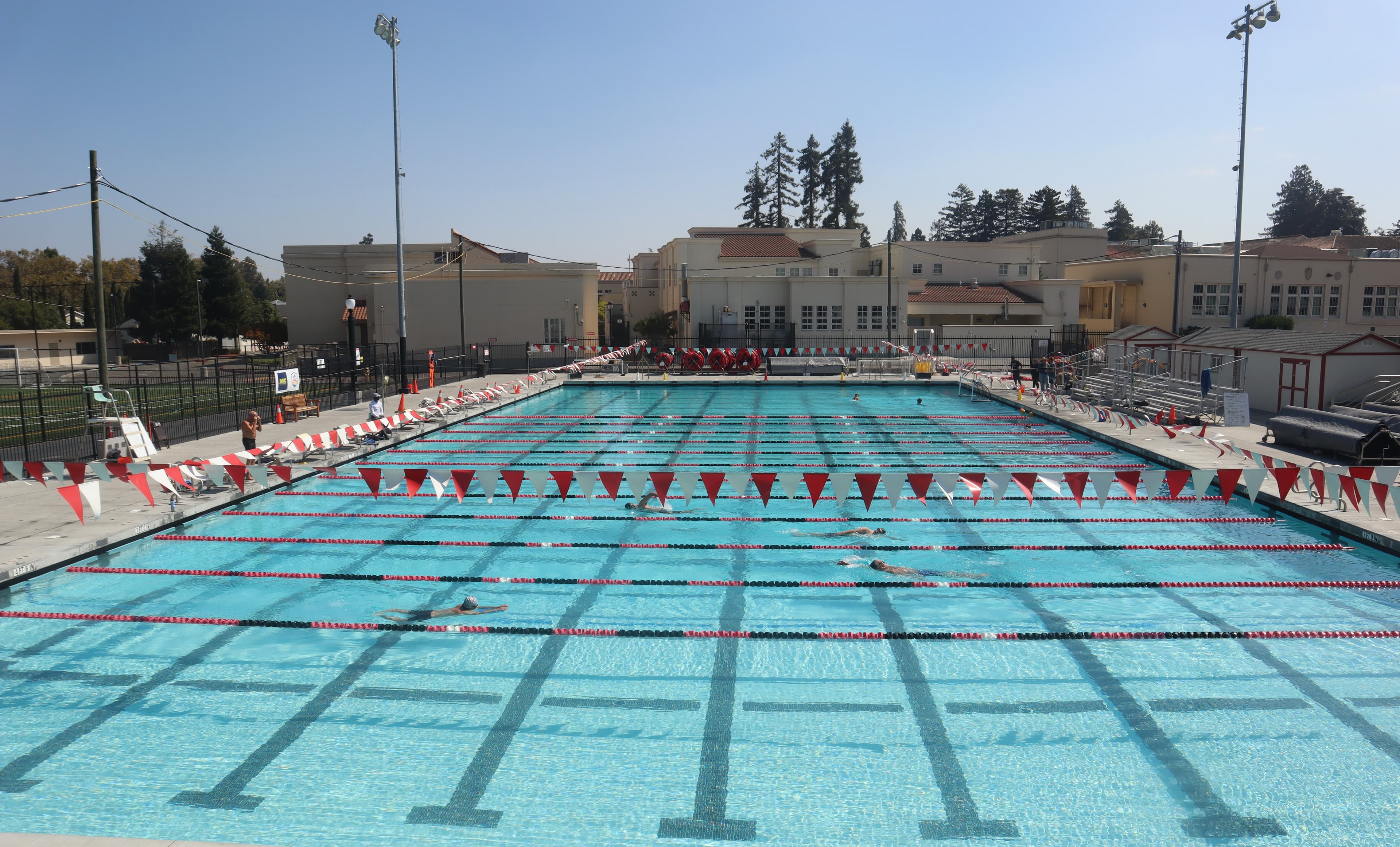 Short course pool configuration